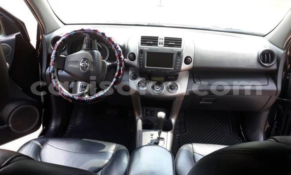 Acheter Occasion Voiture Toyota RAV4 Bleu à Kigali, Rwanda Acheter Occasion Voiture Toyota RAV4 Bleu à Kigali, Rwanda