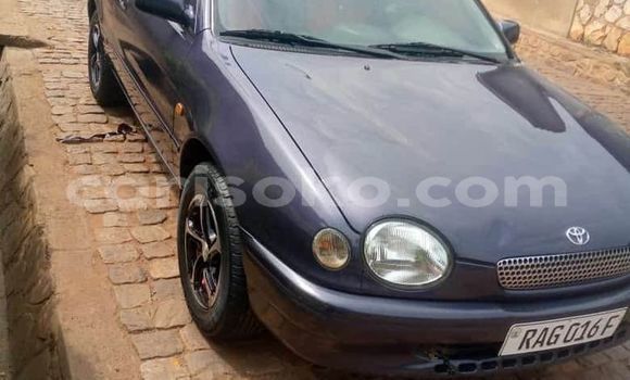 Acheter Occasion Voiture Toyota Corolla Bleu à Kigali, Rwanda Acheter Occasion Voiture Toyota Corolla Bleu à Kigali, Rwanda
