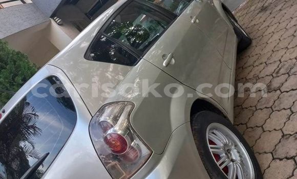 Acheter Occasion Voiture Toyota Corolla Verso Gris à Kigali, Rwanda Acheter Occasion Voiture Toyota Corolla Verso Gris à Kigali, Rwanda