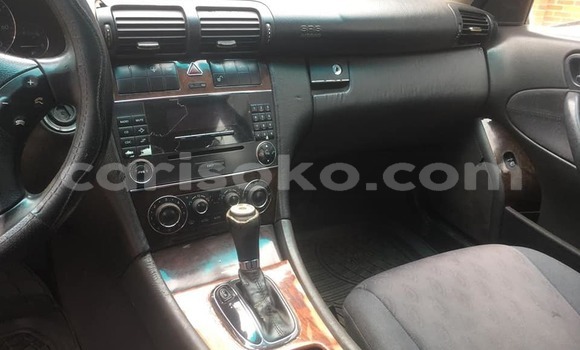 Sayi Na hannu Mercedes-Benz C–Class Gris Mota in Kigali a Rwanda Sayi Na hannu Mercedes-Benz C–Class Gris Mota in Kigali a Rwanda