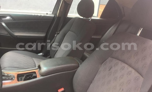 Sayi Na hannu Mercedes-Benz C–Class Gris Mota in Kigali a Rwanda Sayi Na hannu Mercedes-Benz C–Class Gris Mota in Kigali a Rwanda