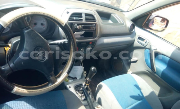 Sayi Na hannu Toyota RAV4 Bleu Mota in Kigali a Rwanda Sayi Na hannu Toyota RAV4 Bleu Mota in Kigali a Rwanda