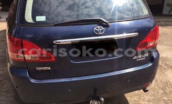 Acheter Occasion Voiture Toyota Avensis Verso Bleu à Kigali, Rwanda Acheter Occasion Voiture Toyota Avensis Verso Bleu à Kigali, Rwanda