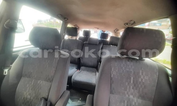 Acheter Occasion Voiture Toyota Avensis Verso Bleu à Kigali, Rwanda Acheter Occasion Voiture Toyota Avensis Verso Bleu à Kigali, Rwanda