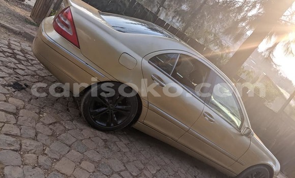 Sayi Na hannu Mercedes-Benz C–Class Marron Mota in Kigali a Rwanda Sayi Na hannu Mercedes-Benz C–Class Marron Mota in Kigali a Rwanda