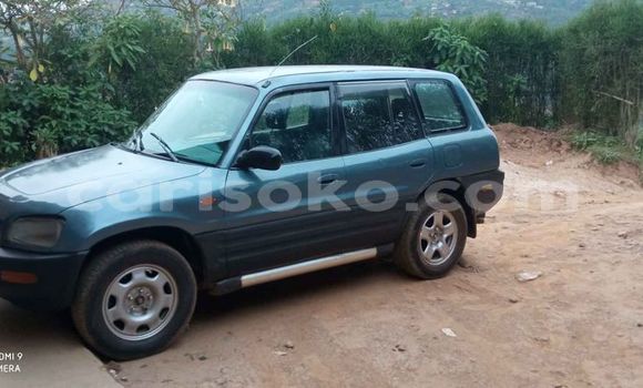 Acheter Occasion Voiture Toyota RAV4 Bleu à Kigali, Rwanda Acheter Occasion Voiture Toyota RAV4 Bleu à Kigali, Rwanda