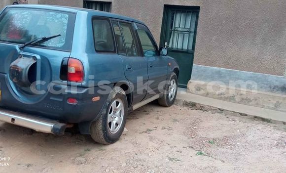 Acheter Occasion Voiture Toyota RAV4 Bleu à Kigali, Rwanda Acheter Occasion Voiture Toyota RAV4 Bleu à Kigali, Rwanda