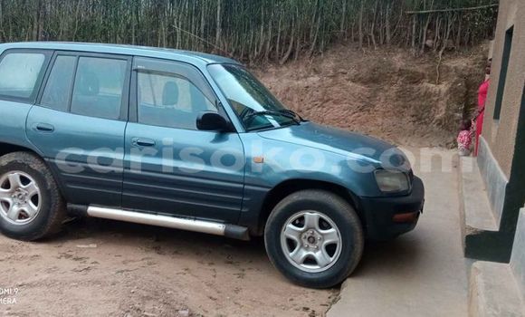 Acheter Occasion Voiture Toyota RAV4 Bleu à Kigali, Rwanda Acheter Occasion Voiture Toyota RAV4 Bleu à Kigali, Rwanda