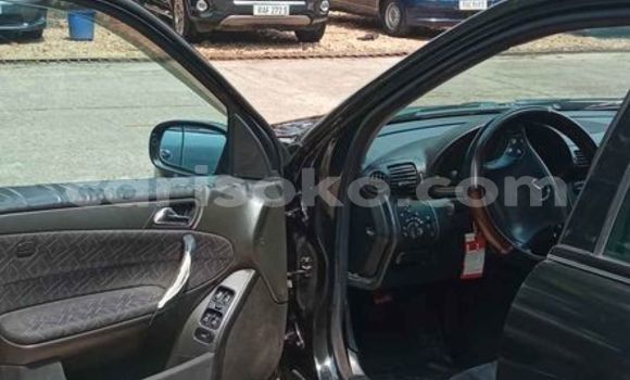 Acheter Occasion Voiture Toyota Corolla Bleu à Kigali, Rwanda Acheter Occasion Voiture Toyota Corolla Bleu à Kigali, Rwanda