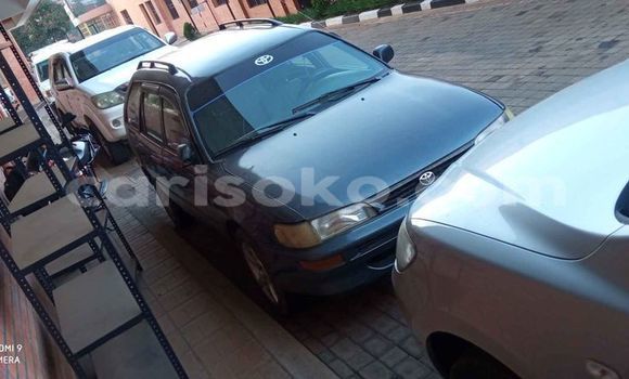 Acheter Occasion Voiture Toyota Corolla Bleu à Kigali, Rwanda Acheter Occasion Voiture Toyota Corolla Bleu à Kigali, Rwanda