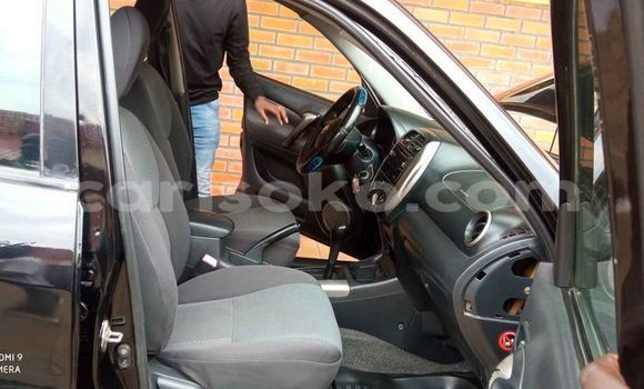 Acheter Occasion Voiture Toyota RAV4 Noir à Kigali, Rwanda Acheter Occasion Voiture Toyota RAV4 Noir à Kigali, Rwanda