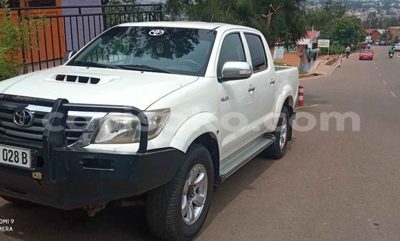 Acheter Occasion Voiture Toyota Hiluxe VIGO Blanc à Kigali, Rwanda