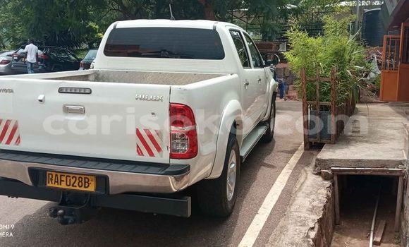 Acheter Occasion Voiture Toyota Hiluxe VIGO Blanc à Kigali, Rwanda Acheter Occasion Voiture Toyota Hiluxe VIGO Blanc à Kigali, Rwanda
