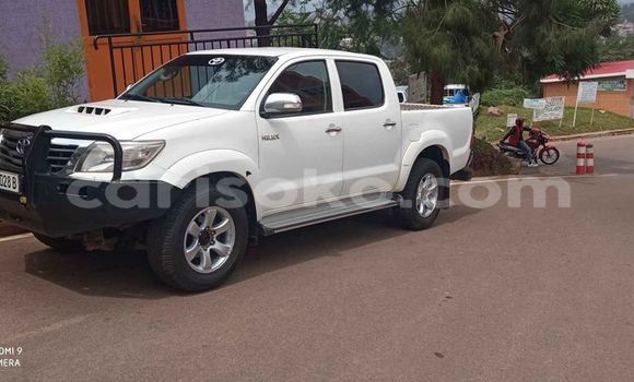 Acheter Occasion Voiture Toyota Hiluxe VIGO Blanc à Kigali, Rwanda Acheter Occasion Voiture Toyota Hiluxe VIGO Blanc à Kigali, Rwanda