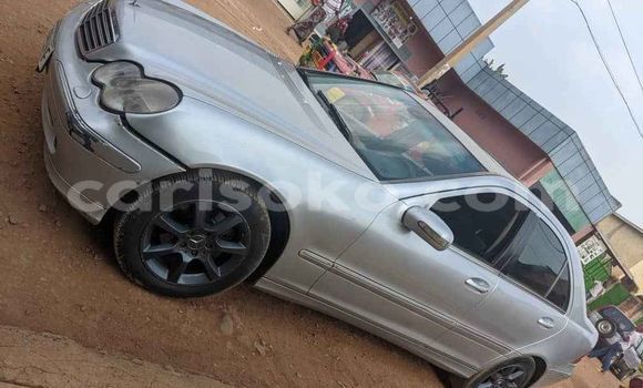 Acheter Occasion Voiture Mercedes-Benz C–Class Gris à Kigali, Rwanda Acheter Occasion Voiture Mercedes-Benz C–Class Gris à Kigali, Rwanda