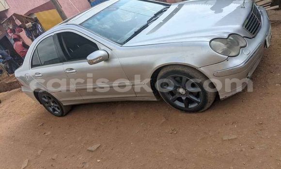Acheter Occasion Voiture Mercedes-Benz C–Class Gris à Kigali, Rwanda Acheter Occasion Voiture Mercedes-Benz C–Class Gris à Kigali, Rwanda