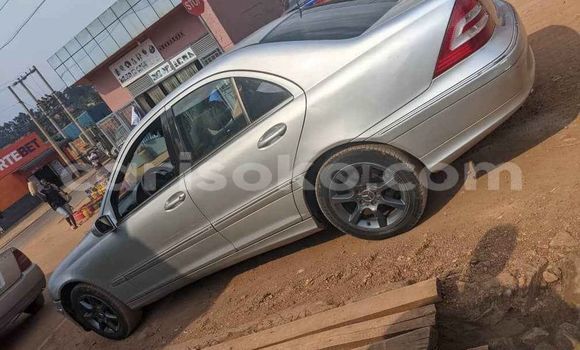 Acheter Occasion Voiture Mercedes-Benz C–Class Gris à Kigali, Rwanda Acheter Occasion Voiture Mercedes-Benz C–Class Gris à Kigali, Rwanda