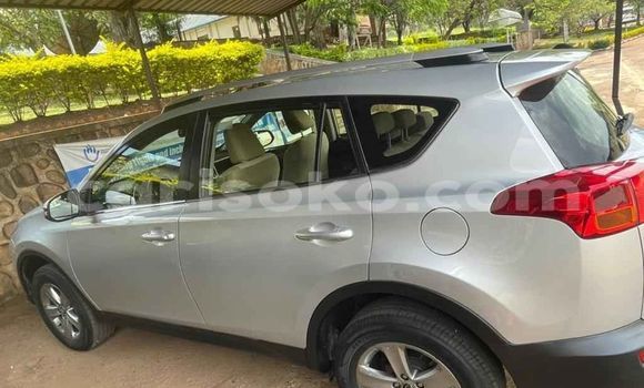 Acheter Occasion Voiture Toyota RAV4 Gris à Kigali, Rwanda Acheter Occasion Voiture Toyota RAV4 Gris à Kigali, Rwanda
