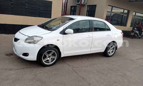 Acheter Occasion Voiture Toyota Yaris Blanc à Kigali, Rwanda Acheter Occasion Voiture Toyota Yaris Blanc à Kigali, Rwanda