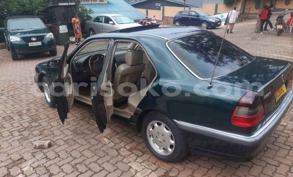 Acheter Occasion Voiture Mercedes-Benz C–Class Vert à Kigali, Rwanda Acheter Occasion Voiture Mercedes-Benz C–Class Vert à Kigali, Rwanda