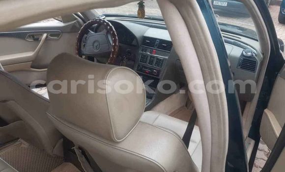 Acheter Occasion Voiture Mercedes-Benz C–Class Vert à Kigali, Rwanda Acheter Occasion Voiture Mercedes-Benz C–Class Vert à Kigali, Rwanda