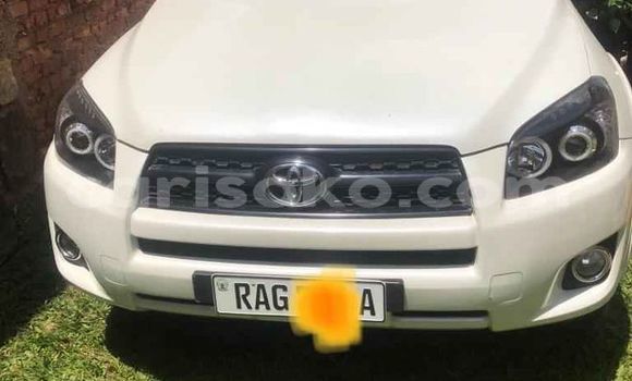 Sayi Na hannu Toyota RAV4 Blanc Mota in Kigali a Rwanda Sayi Na hannu Toyota RAV4 Blanc Mota in Kigali a Rwanda