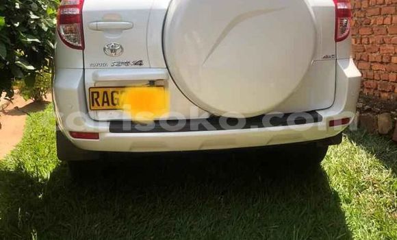 Sayi Na hannu Toyota RAV4 Blanc Mota in Kigali a Rwanda Sayi Na hannu Toyota RAV4 Blanc Mota in Kigali a Rwanda