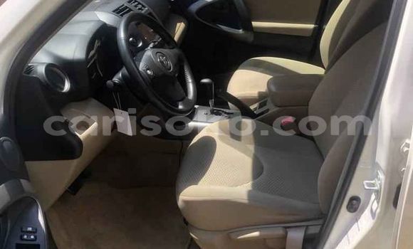 Sayi Na hannu Toyota RAV4 Blanc Mota in Kigali a Rwanda Sayi Na hannu Toyota RAV4 Blanc Mota in Kigali a Rwanda