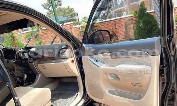 Acheter Occasion Voiture Toyota Land Cruiser Noir à Kigali, Rwanda Acheter Occasion Voiture Toyota Land Cruiser Noir à Kigali, Rwanda