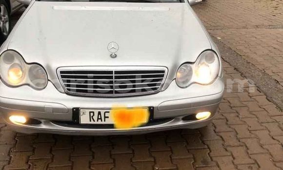 Sayi Na hannu Mercedes-Benz C–Class Gris Mota in Kigali a Rwanda Sayi Na hannu Mercedes-Benz C–Class Gris Mota in Kigali a Rwanda