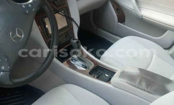 Sayi Na hannu Mercedes-Benz C–Class Bleu Mota in Kigali a Rwanda Sayi Na hannu Mercedes-Benz C–Class Bleu Mota in Kigali a Rwanda