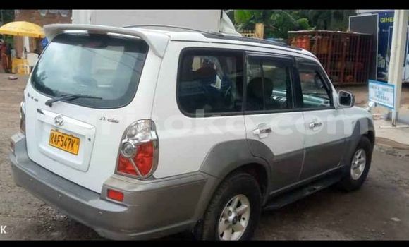 اشتري مستعمل Hyundai Terracan Blanc سيارة في Kigali في Rwanda