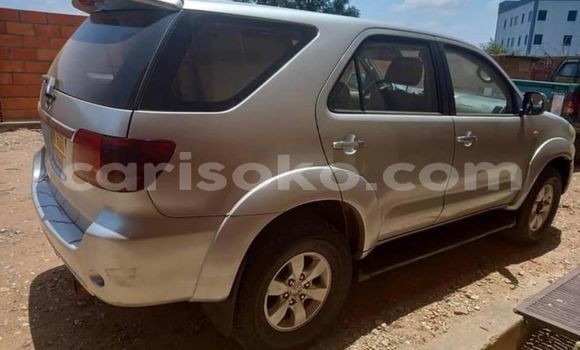 Acheter Occasion Voiture Toyota Fortuner Gris à Kigali, Rwanda