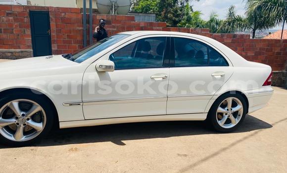 Acheter Occasion Voiture Mercedes-Benz C–Class Blanc à Kigali, Rwanda Acheter Occasion Voiture Mercedes-Benz C–Class Blanc à Kigali, Rwanda