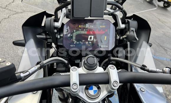 Sayi Sabo BMW R1200GS Adventure Noir Motsi in Kigali a Rwanda Sayi Sabo BMW R1200GS Adventure Noir Motsi in Kigali a Rwanda