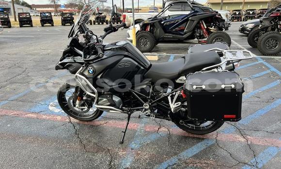 Sayi Sabo BMW R1200GS Adventure Noir Motsi in Kigali a Rwanda Sayi Sabo BMW R1200GS Adventure Noir Motsi in Kigali a Rwanda