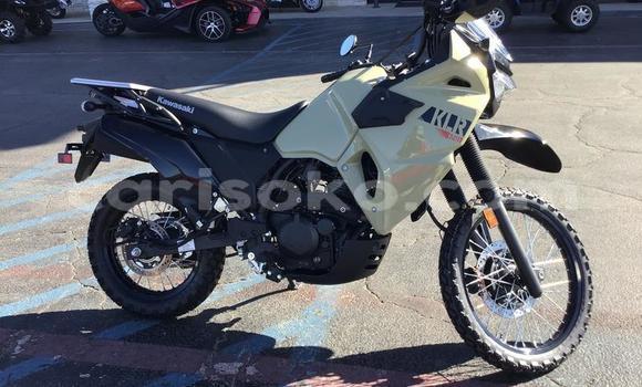 Sayi Na hannu Kawasaki KLR 650 Beige Motsi in Kigali a Rwanda Sayi Na hannu Kawasaki KLR 650 Beige Motsi in Kigali a Rwanda