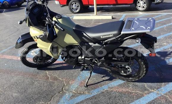 Sayi Na hannu Kawasaki KLR 650 Beige Motsi in Kigali a Rwanda Sayi Na hannu Kawasaki KLR 650 Beige Motsi in Kigali a Rwanda
