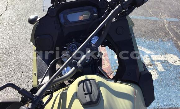 Sayi Na hannu Kawasaki KLR 650 Beige Motsi in Kigali a Rwanda Sayi Na hannu Kawasaki KLR 650 Beige Motsi in Kigali a Rwanda