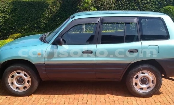 Acheter Occasion Voiture Toyota RAV4 Bleu à Kigali, Rwanda Acheter Occasion Voiture Toyota RAV4 Bleu à Kigali, Rwanda