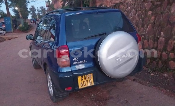 Acheter Occasion Voiture Toyota RAV4 Bleu à Kigali, Rwanda Acheter Occasion Voiture Toyota RAV4 Bleu à Kigali, Rwanda