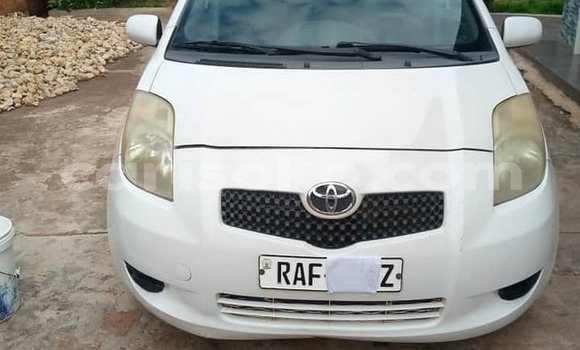 Acheter Occasion Voiture Toyota Yaris Blanc à Kigali, Rwanda Acheter Occasion Voiture Toyota Yaris Blanc à Kigali, Rwanda