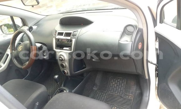 Acheter Occasion Voiture Toyota Yaris Blanc à Kigali, Rwanda Acheter Occasion Voiture Toyota Yaris Blanc à Kigali, Rwanda