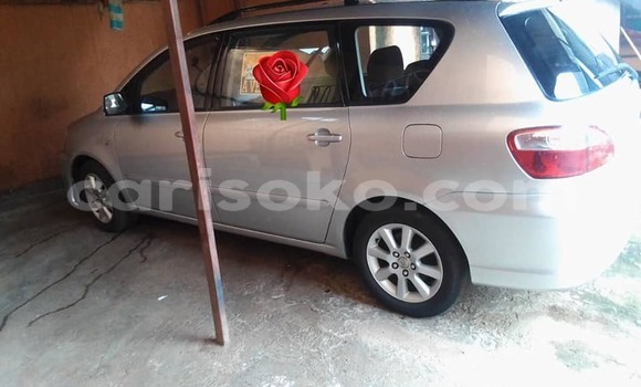 Acheter Occasion Voiture Toyota Avensis Verso Gris à Kigali, Rwanda Acheter Occasion Voiture Toyota Avensis Verso Gris à Kigali, Rwanda