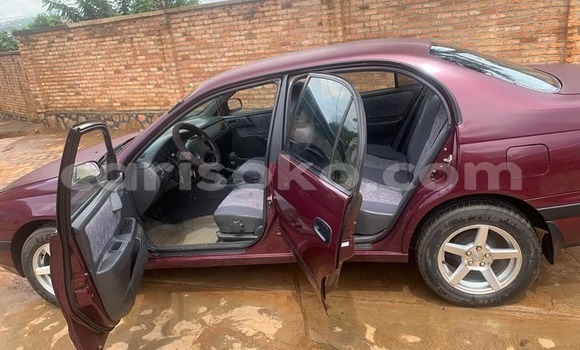 Acheter Occasion Voiture Toyota Carina E Rouge à Kigali, Rwanda Acheter Occasion Voiture Toyota Carina E Rouge à Kigali, Rwanda