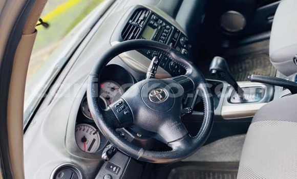 Sayi Na hannu Toyota RAV4 Beige Mota in Kigali a Rwanda Sayi Na hannu Toyota RAV4 Beige Mota in Kigali a Rwanda