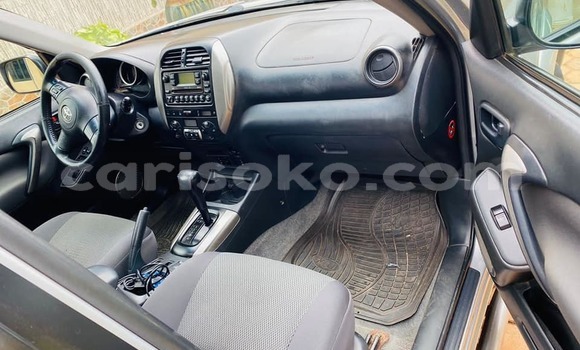 Sayi Na hannu Toyota RAV4 Beige Mota in Kigali a Rwanda Sayi Na hannu Toyota RAV4 Beige Mota in Kigali a Rwanda