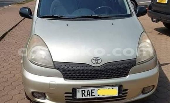 Sayi Na hannu Toyota Yaris Verso Beige Mota in Kigali a Rwanda Sayi Na hannu Toyota Yaris Verso Beige Mota in Kigali a Rwanda