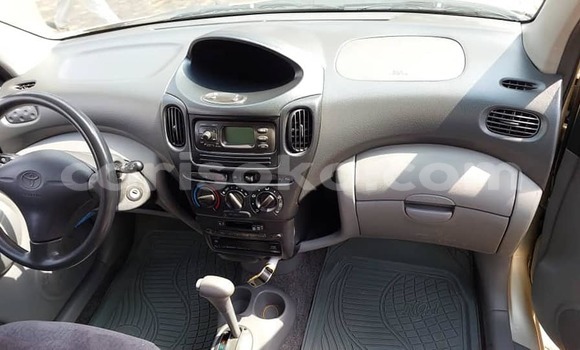 Sayi Na hannu Toyota Yaris Verso Beige Mota in Kigali a Rwanda Sayi Na hannu Toyota Yaris Verso Beige Mota in Kigali a Rwanda
