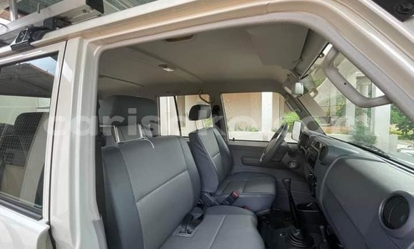 Sayi Na hannu Toyota Land Cruiser Blanc Mota in Kigali a Rwanda Sayi Na hannu Toyota Land Cruiser Blanc Mota in Kigali a Rwanda